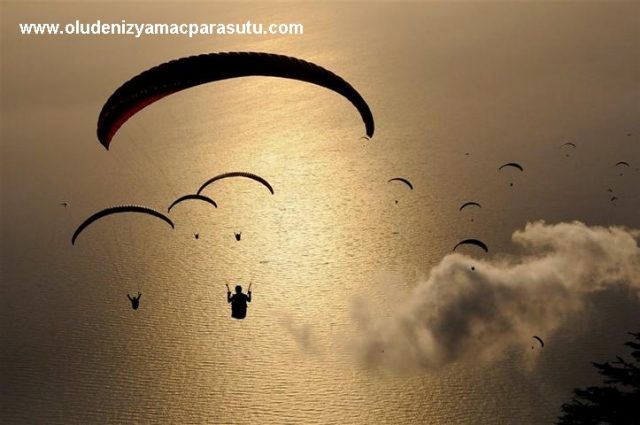 Gökyüzün de süzülmek dünyanın bir başka keyfi 0539 646 6460 Ölüdeniz Yamaç Paraşütü